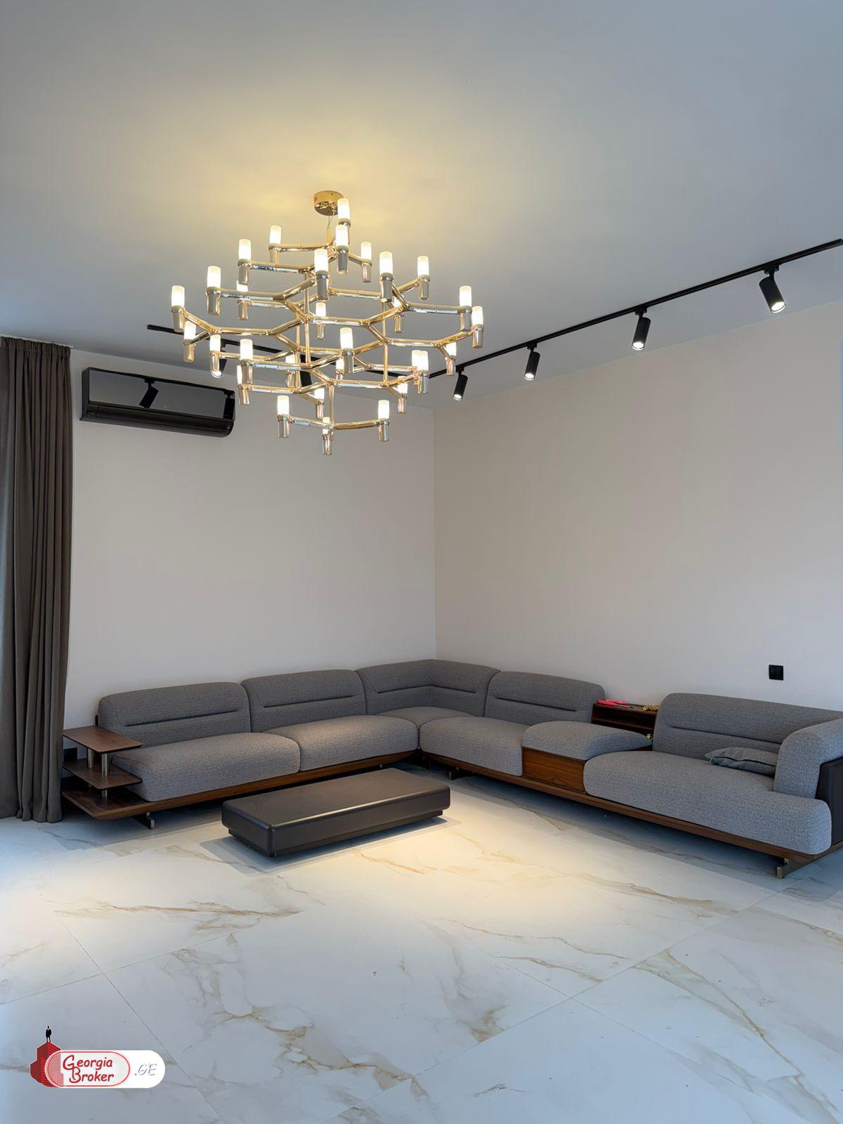 იყიდება ახალი გარემონტებული 7 ოთახიანი სახლი